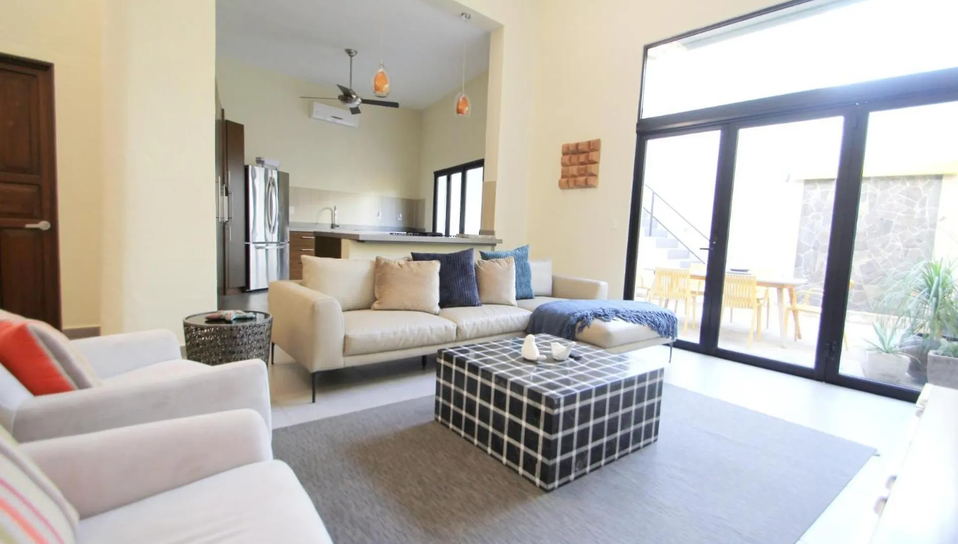 Stylish Home with Roof-Top Patio - Historic Centre 马萨特兰 度假居