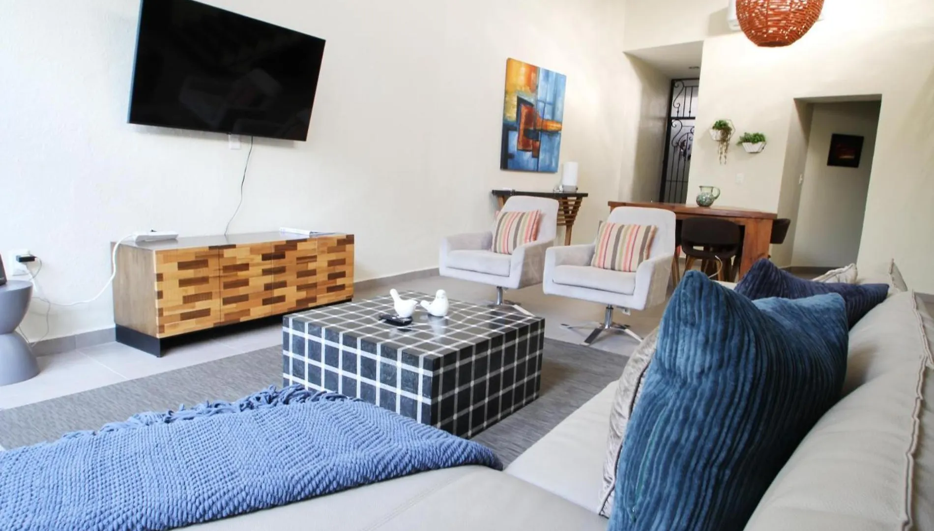 Stylish Home with Roof-Top Patio - Historic Centre 马萨特兰 度假居